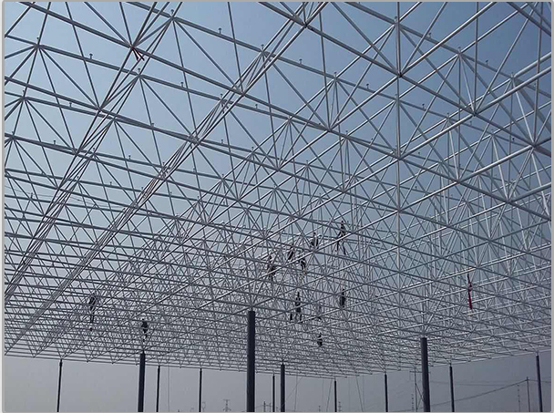 根據(jù)網(wǎng)架鋼結(jié)構(gòu)工程基礎(chǔ)類型與選型，給新手入門(mén)初學(xué)者給予一點(diǎn)參考資料和幫助。